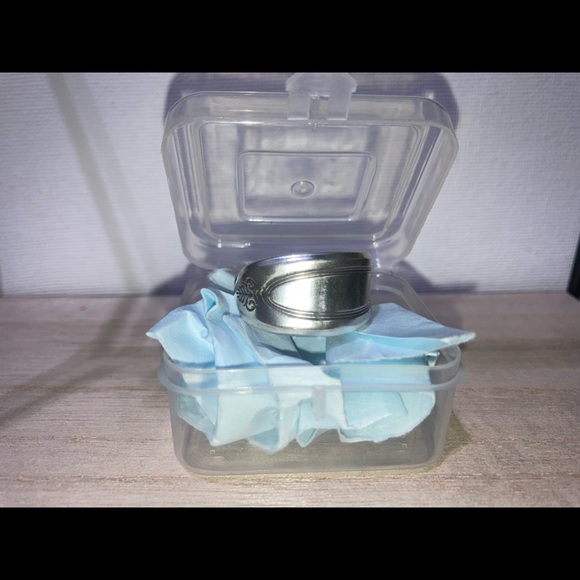 Ring - Picture 3 of 3